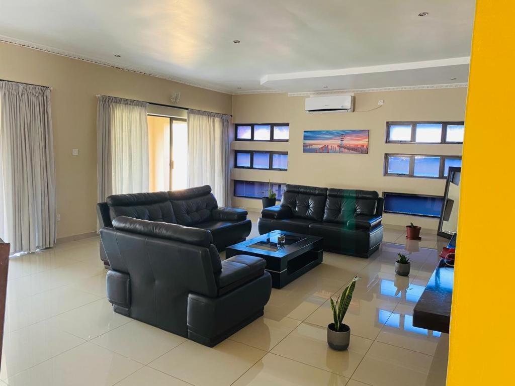 Styled Bed And Breakfast Palapye Exteriör bild